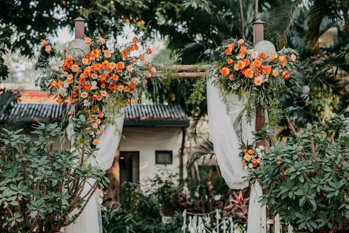 Cổng hoa wildflower tự do mang tinh thần phóng khoáng như một cánh đồng hoa nhỏ (Ảnh: Sưu tầm)