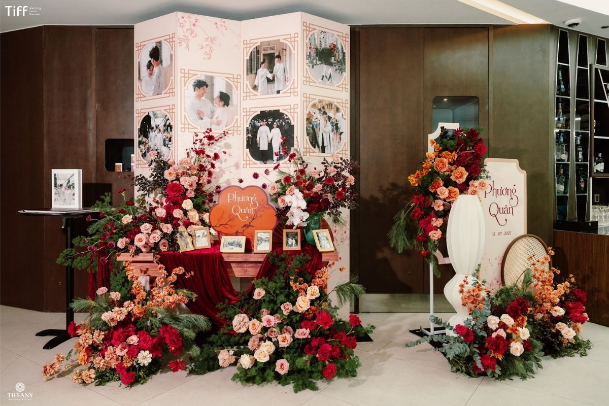 Góc đón khách ngập tràn sắc đỏ và kỷ niệm ngọt ngào của cặp đôi (Ảnh: TIFF)