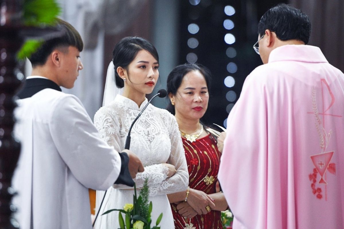 Khoảnh khắc trao lời thề là đỉnh cao cảm xúc Thánh lễ Hôn phối (Ảnh: Sưu tầm)