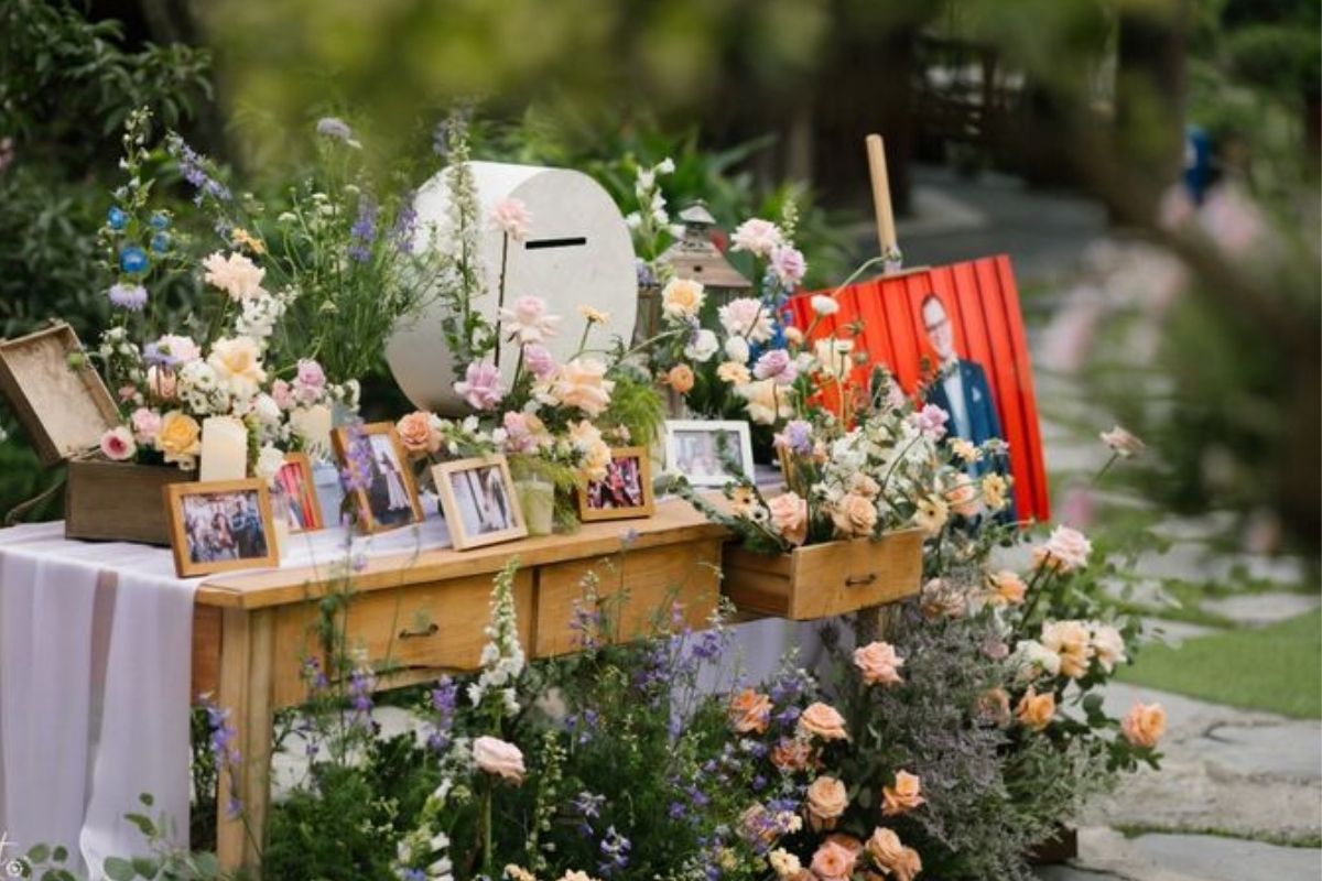 Nhìn từ xa như cả không gian bàn gallery được bao phủ xanh (Ảnh: Sưu tầm)