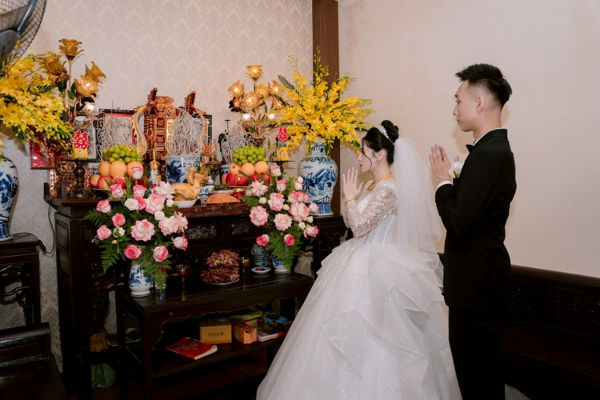 Trước khi đọc văn khấn cần chuẩn bị lễ vật gọn gàng bàn thờ trang nghiêm (Ảnh: Sưu tầm)