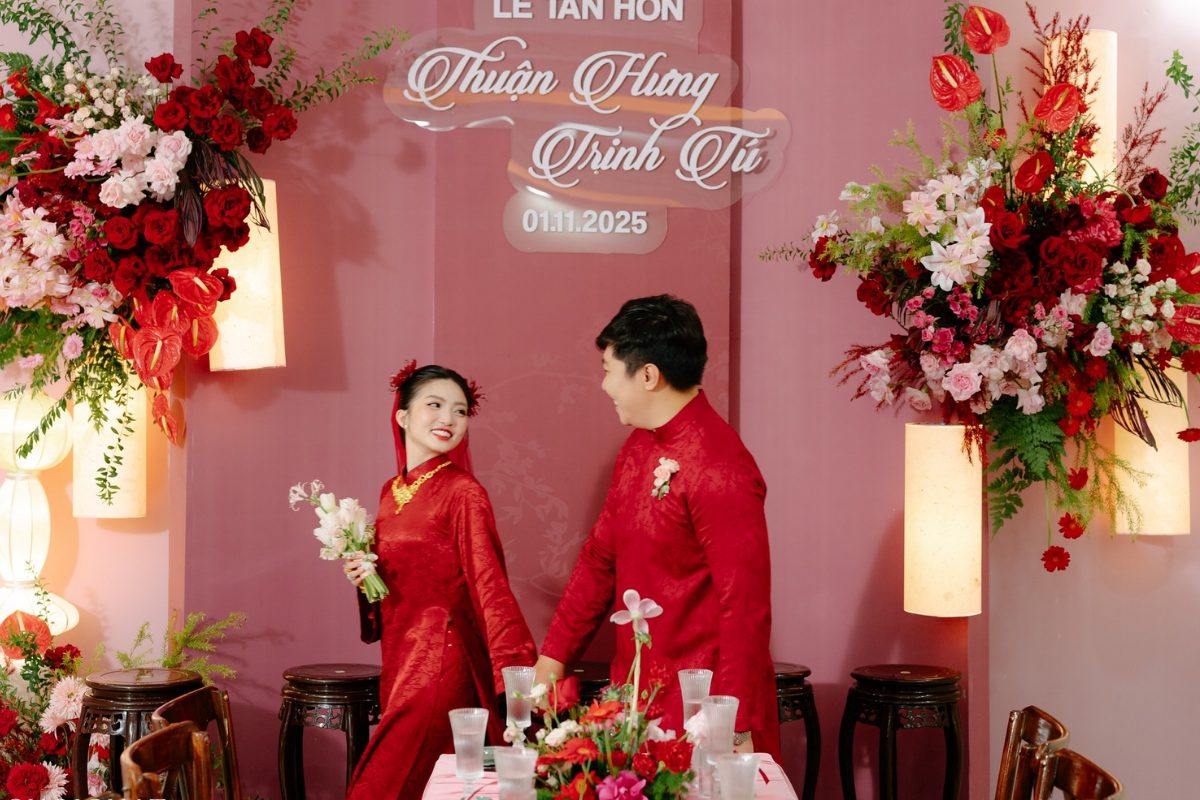 Dịch vụ trang trí gia tiên chuyên nghiệp không chỉ giúp buổi lễ diễn ra trọn vẹn mà còn thể hiện sự chu đáo, tôn trọng truyền thống của gia đình trong ngày trọng đại. (ẢNH: TIFF.vn)
