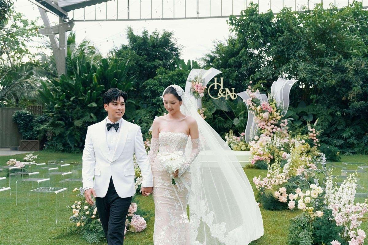 Tiệc cưới ngoài trời của ca sĩ Hồ Quang Hiếu và vợ Tuệ Như (Ảnh: Phi Điệp)