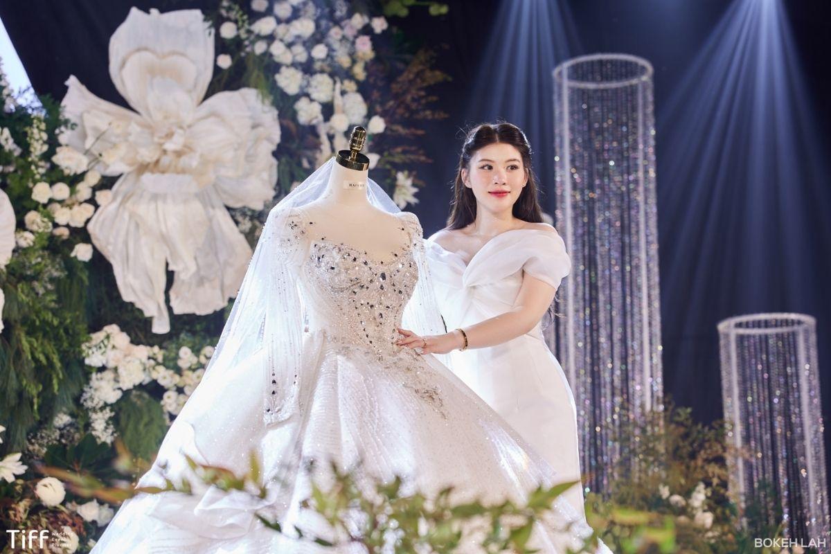 Cô dâu chú rể nên thuê dịch vụ trang trí tiệc cưới Sài Gòn (Ảnh: TIFF.vn)