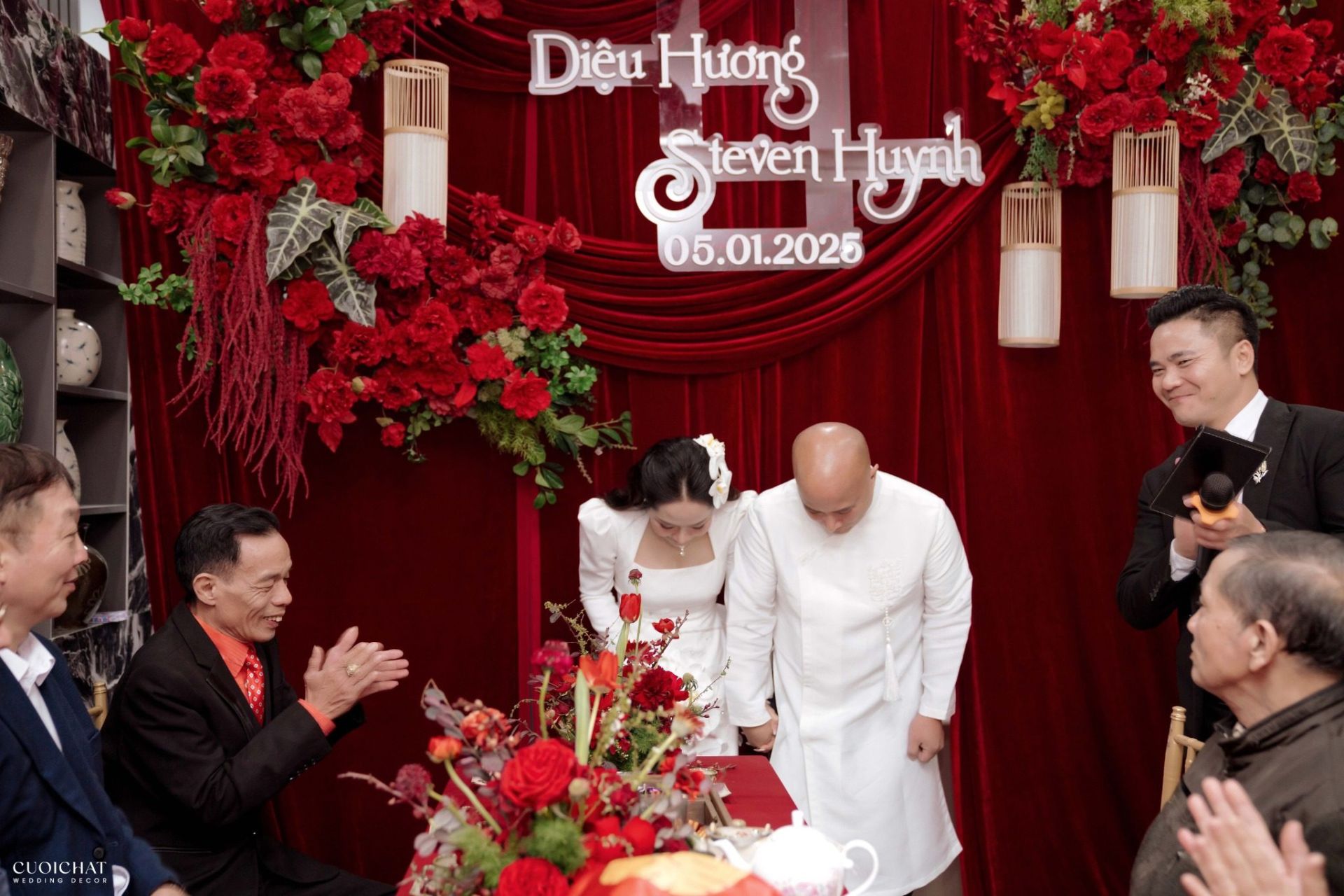 Chuẩn bị bài phát biểu nhà gái trong đám hỏi để thể hiện sự chỉnh chu và để có một đám hỏi cảm xúc hơn (Ảnh: TIFF.vn)