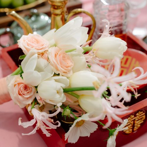 Hoa cưới dáng tự nhiên đơn giản nhưng không kém phần sang trọng (Ảnh: TIFF.vn)