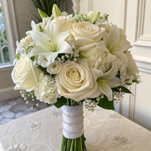 Hoa cưới dáng tròn truyền thống vẫn được nhiều cặp đôi lựa chọn cho ngày trọng đại (Ảnh: TIFF.vn)