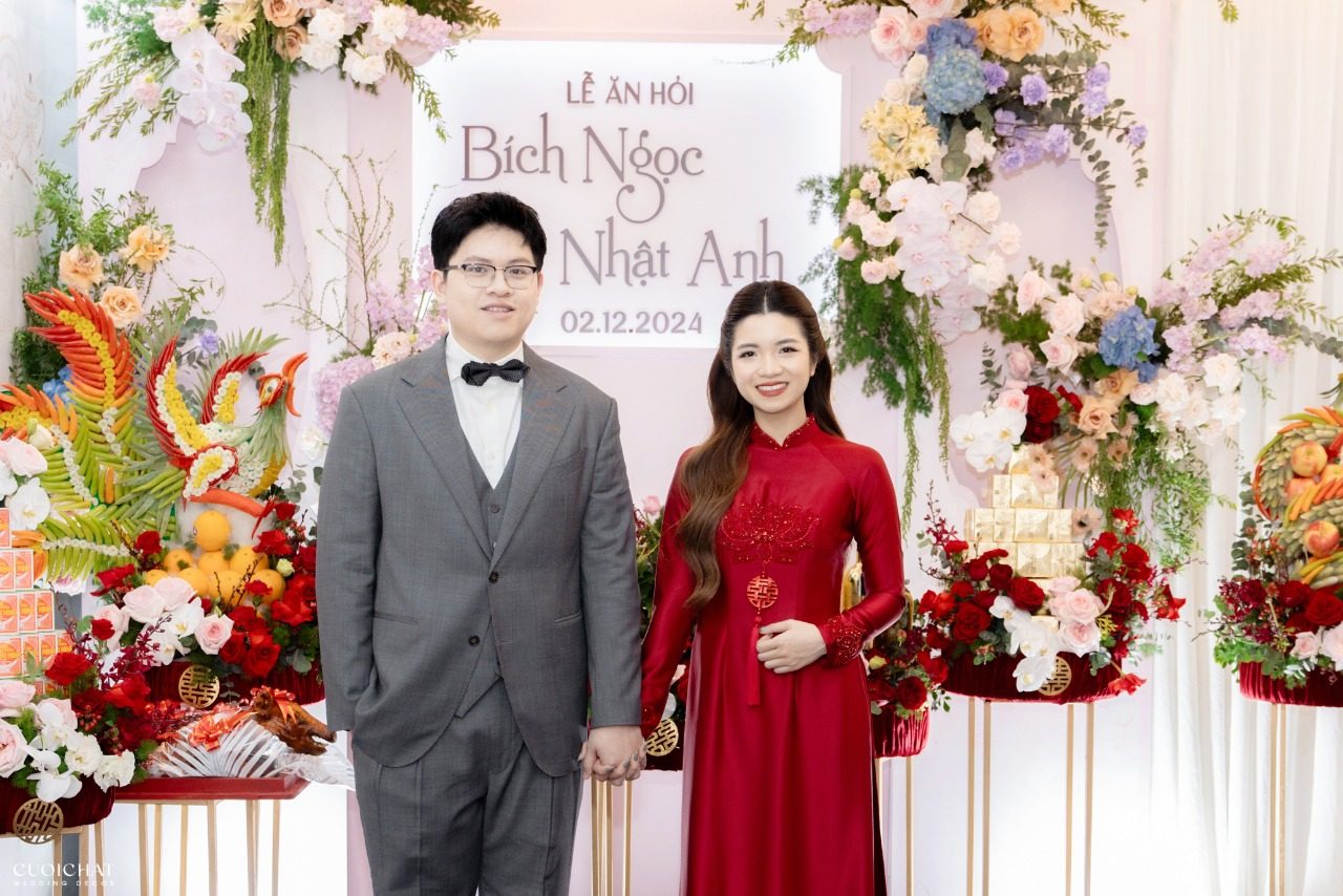 Bàn thờ gia tiên là nơi diễn ra phần lễ mang tính tâm linh quan trọng nhất của buổi đính hôn (Ảnh: TIFF.vn)