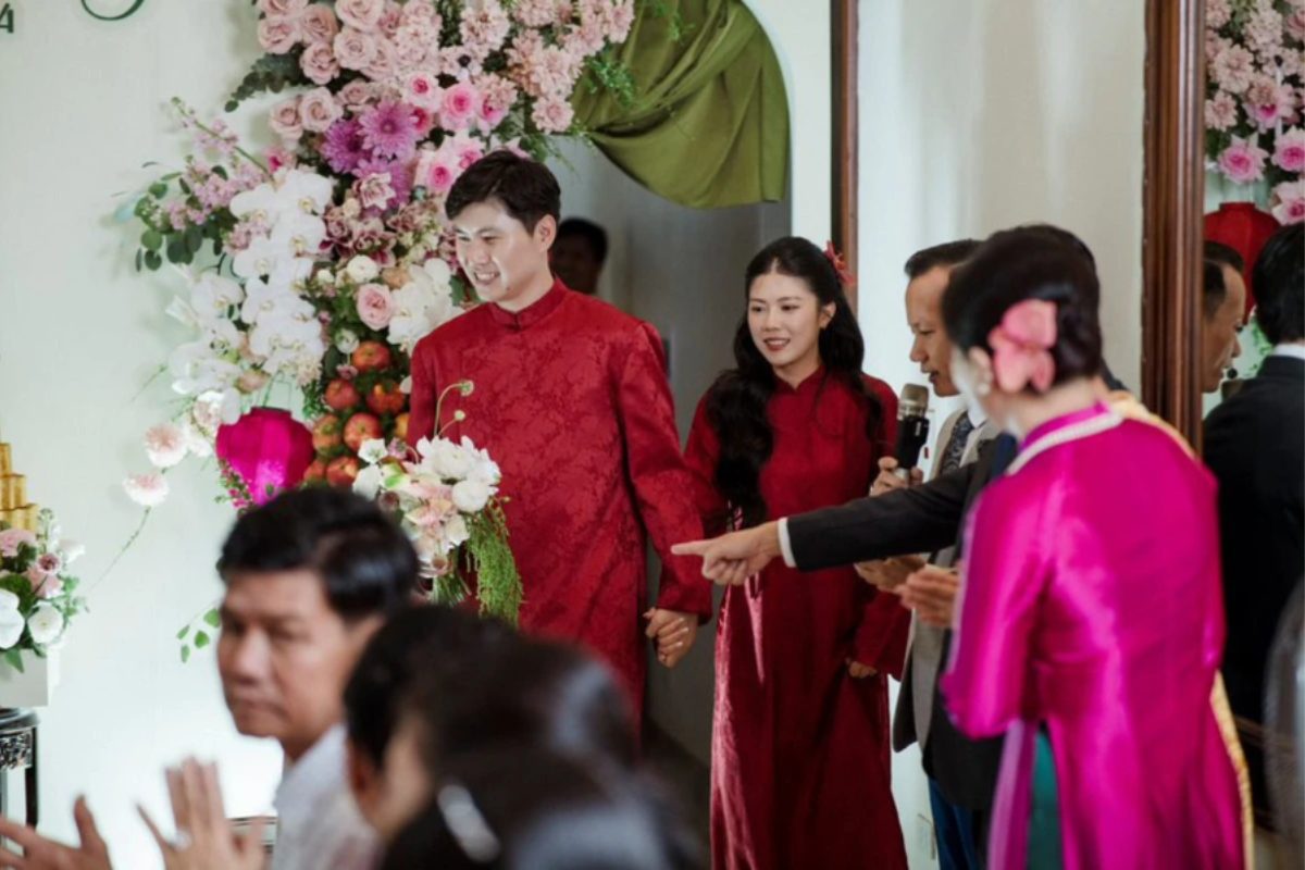 Đại diện nhà trai phát biểu trong lễ đón dâu theo đúng nghi thức truyền thống. (Ảnh: TIFF.vn) 