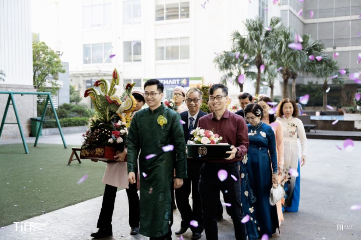 Lễ đón dâu trong đám cưới truyền thống Việt Nam, là nghi thức tôn vinh tình cảm gia đình và sự gắn kết của đôi uyên ương. (Ảnh: TIFF.vn) 