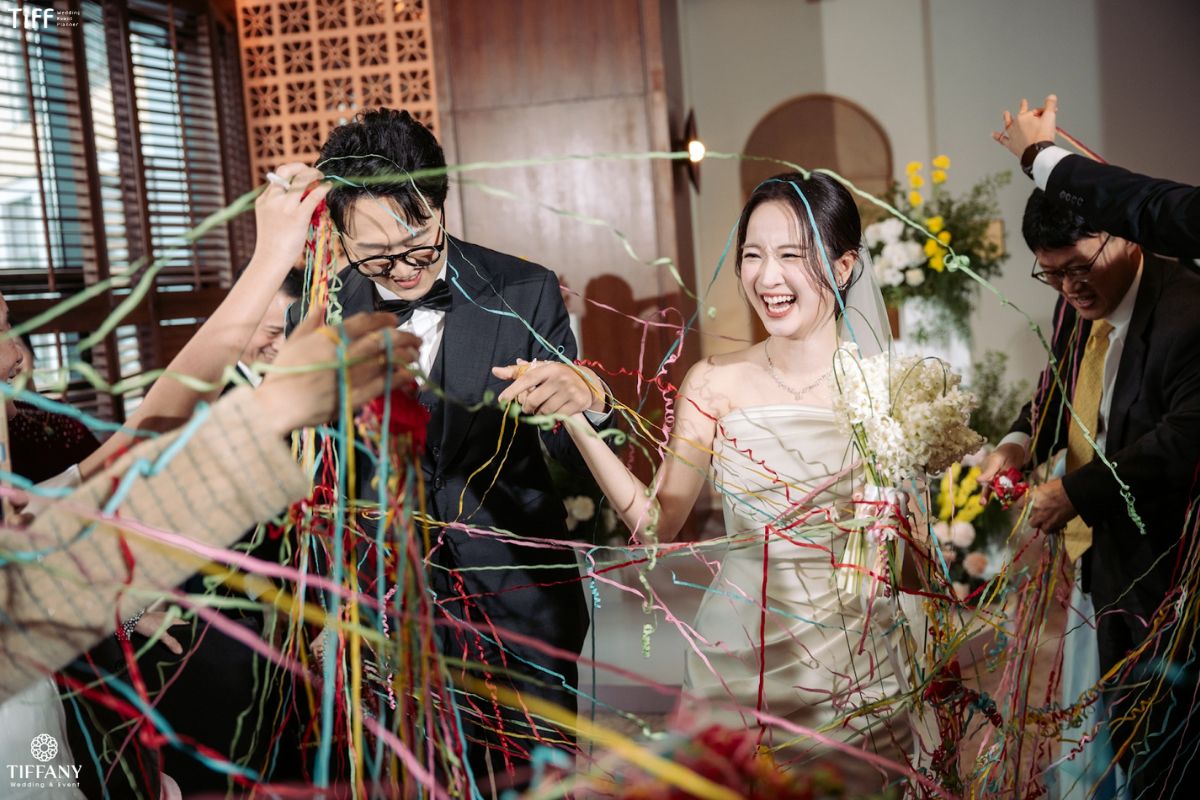 Ưu tiên sự trân trọng trong lời cảm ơn, tránh nhấn vào quy mô hoặc chi phí hôn lễ (Ảnh: TIFF)