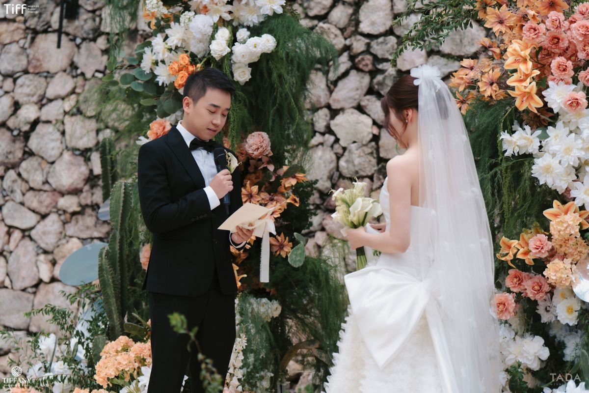 Với hội bạn thân, lời cảm ơn không cần quá nghiêm túc mà có thể pha chút trêu đùa cho đúng không khí (Ảnh: TIFF)