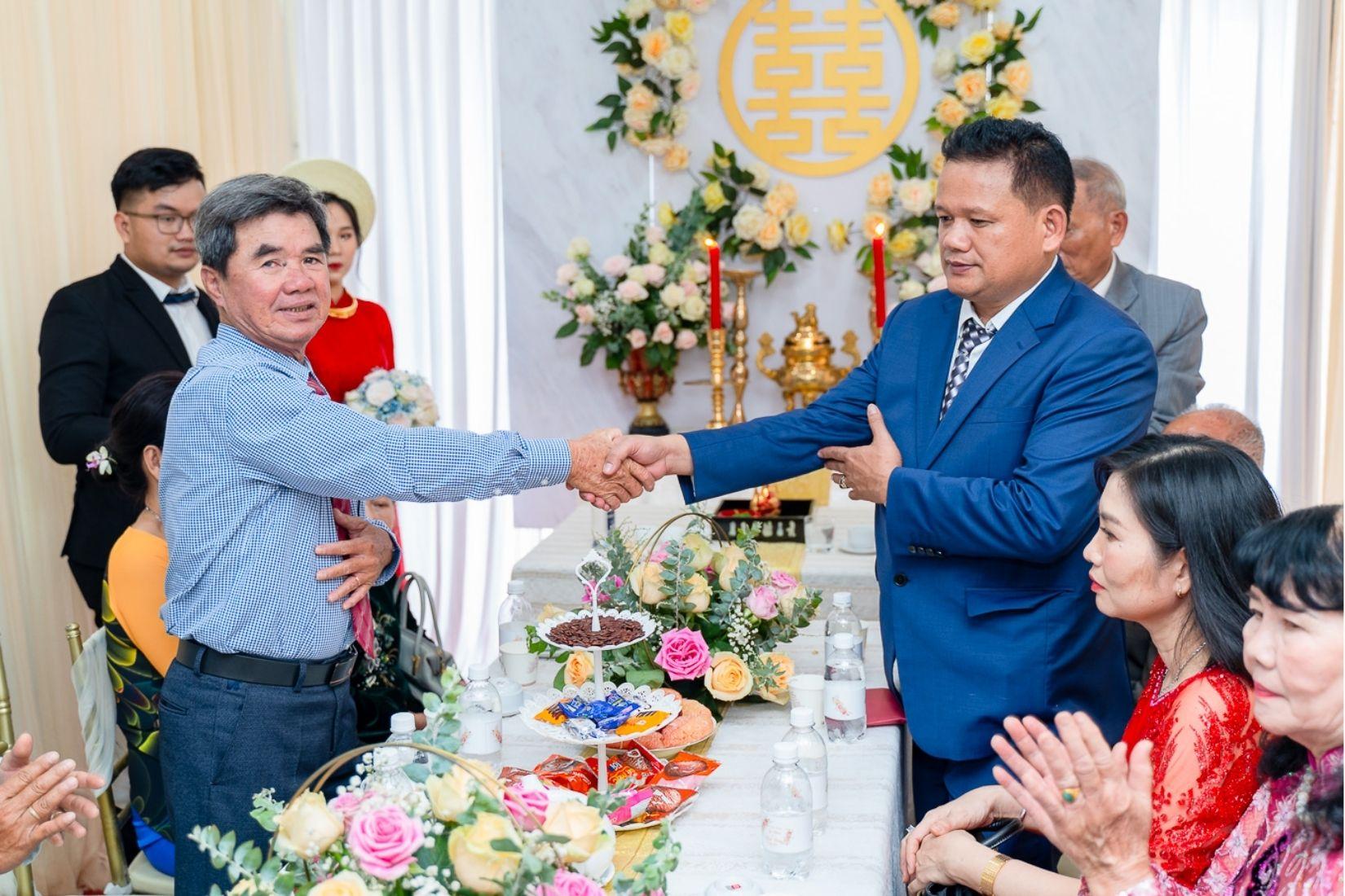 Lựa chọn đúng người phát biểu giúp buổi lễ giữ được sự trang trọng và đúng vai vế truyền thống (Ảnh: sưu tầm)