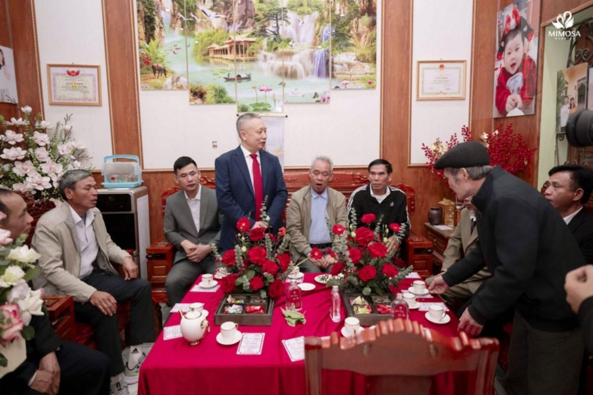 Bài phát biểu lễ ăn hỏi nhà trai diễn ra ngay sau khi hai gia đình ổn định vị trí và trước nghi thức trao lễ. (Ảnh: sưu tầm)