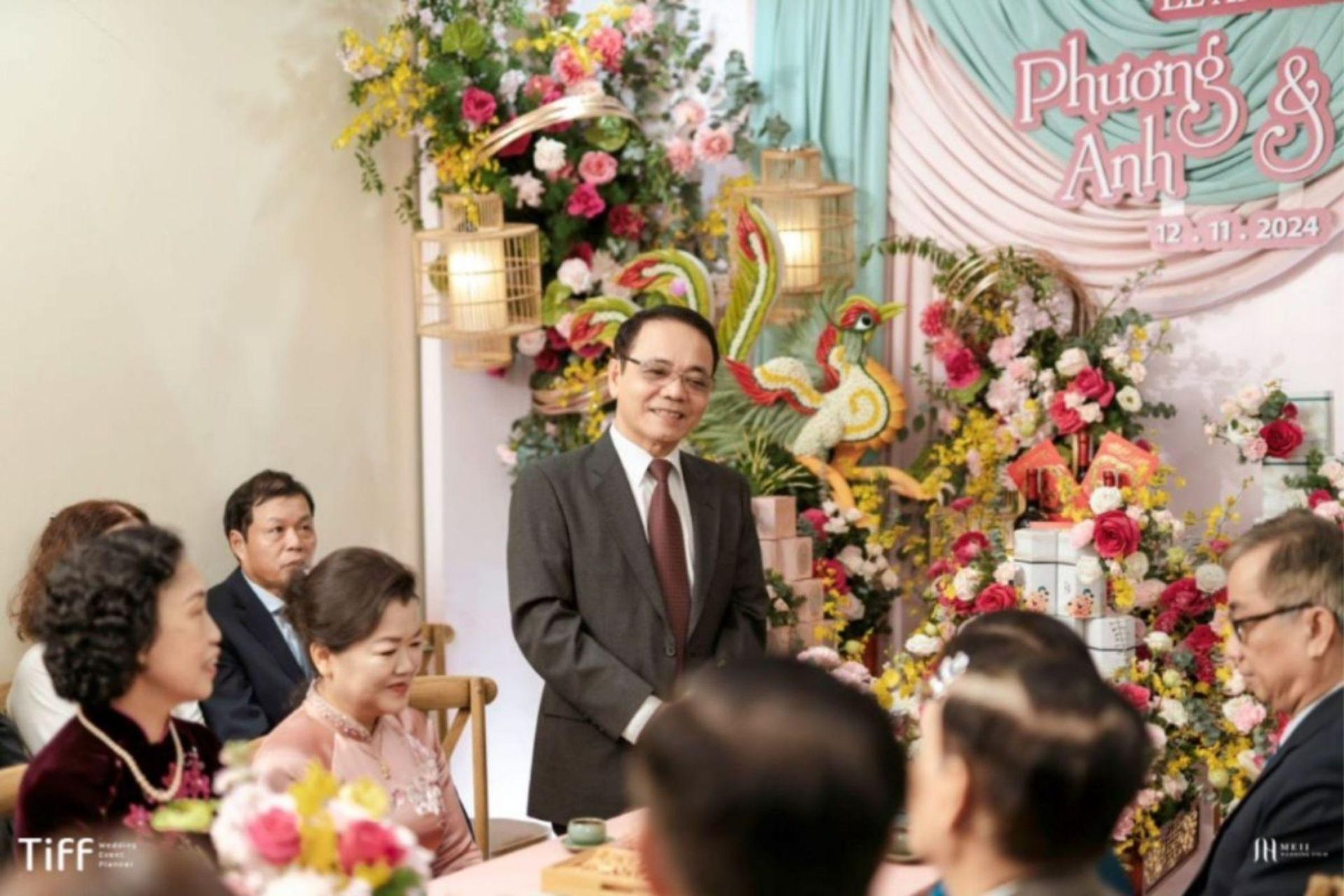 Chọn người phù hợp, uy tín để đại diện nhà trai phát biểu trong lễ ăn hỏi (Ảnh: TIFF.vn)