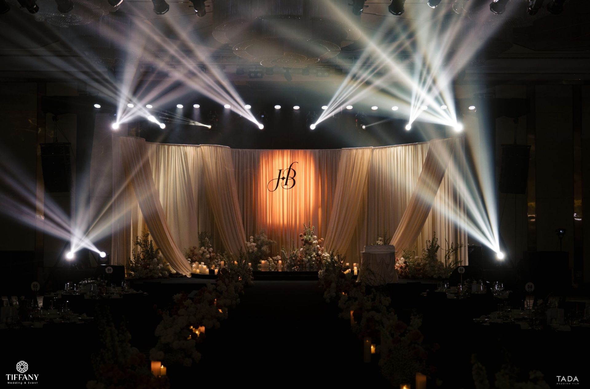 trang-tri-tiec-cuoi-bao-ha-tai-ascott-tay-ho