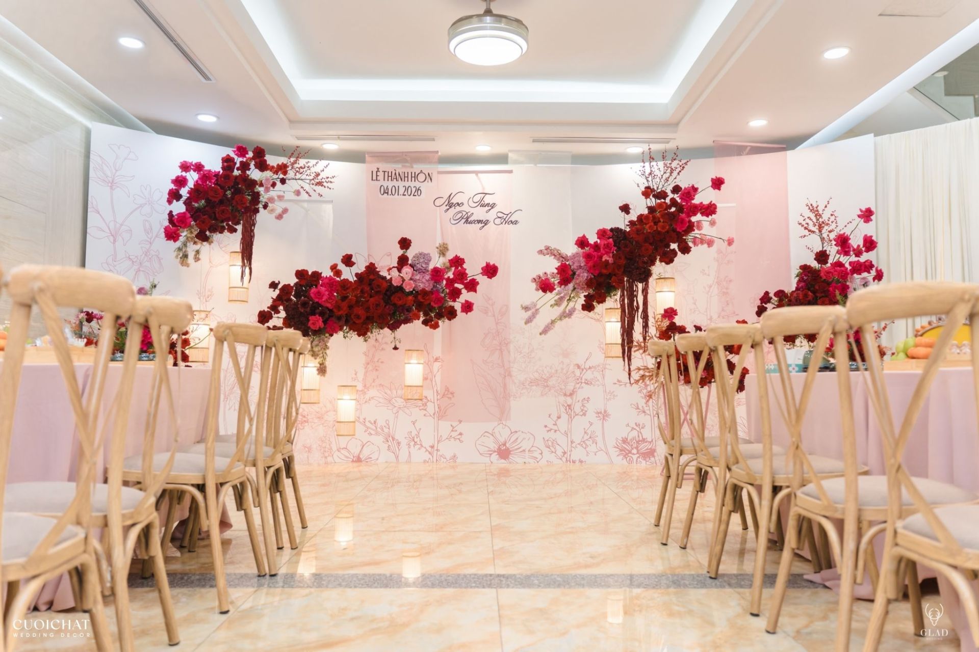 trang-tri-tu-gia-cuoi-tung-hoa-tai-ha-noi