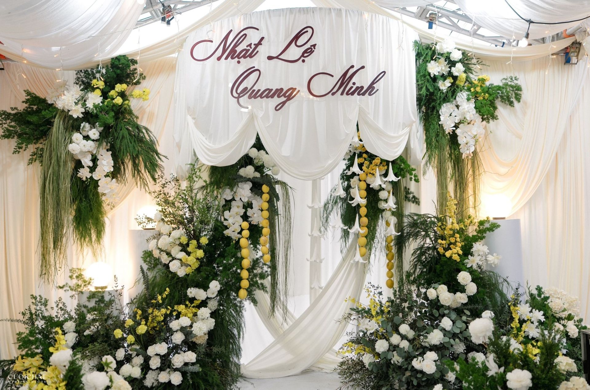 trang-tri-tu-gia-cuoi-nhat-le-quang-minh-tai-ha-noi